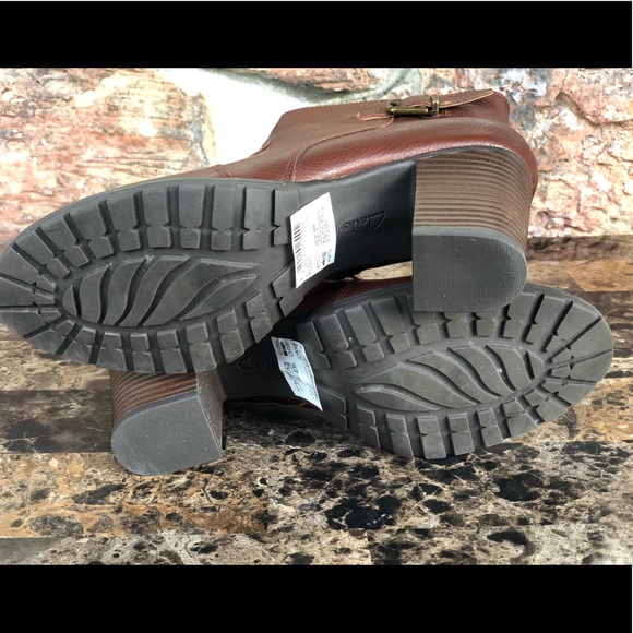 NEW Clarks Collection Verona Leather Gleam Booties - Picture 13 of 15